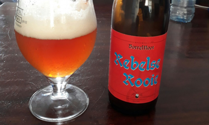 Rebelse Rooie fles en glas